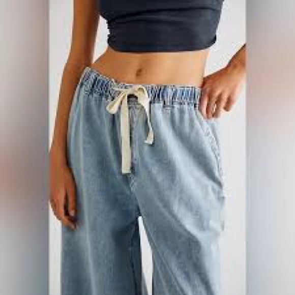 FP WE THE FREE CLOVER Wide-Leg Light Blue Denim Jeans Size S NWT - Picture 4 of 7